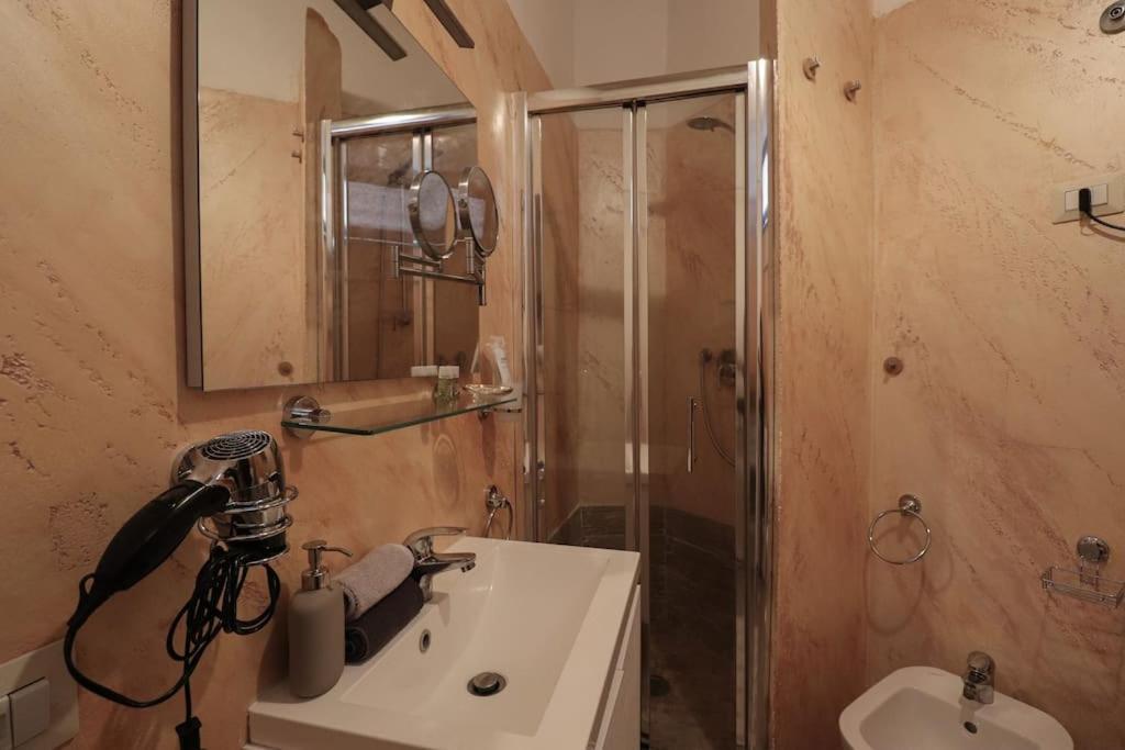 Termini Treasure - Elegant Retreat Apartment โรม ภายนอก รูปภาพ